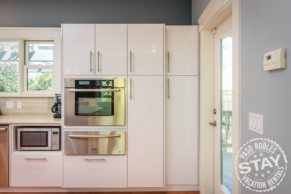 Extra Attention to Details and Upgrades in the spacious open Kit
