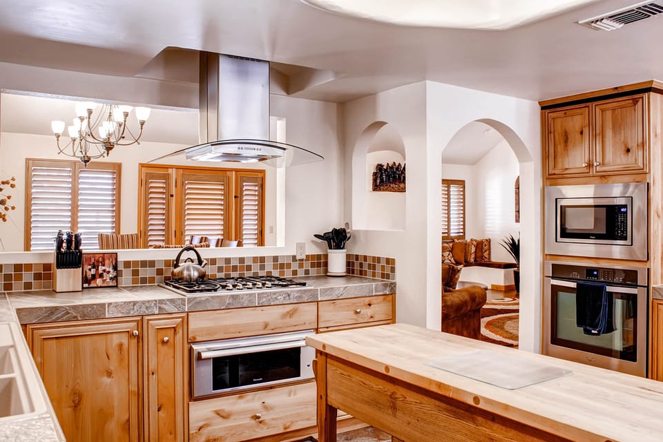 Fully Equipped Kitchen - Kitchen with Updated Stainless Steel Appliances