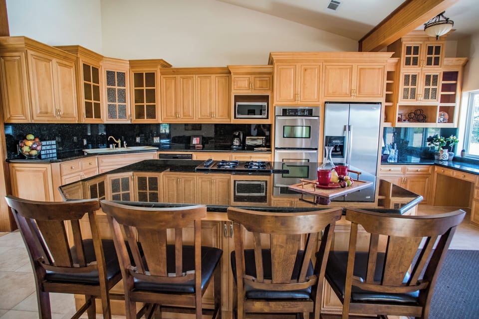 Fully equipped kitchen.