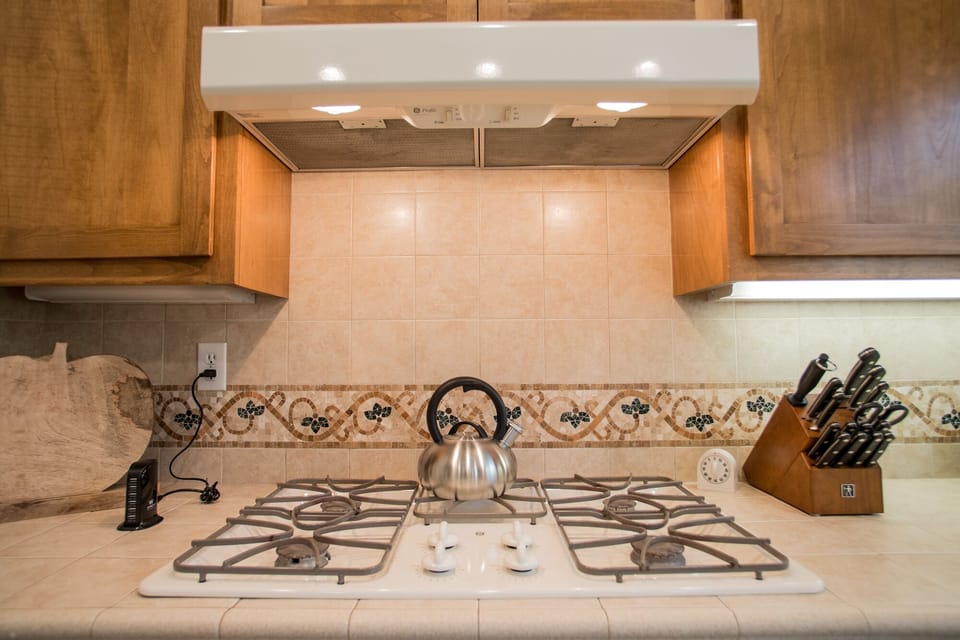 Convenient Gas Range in the Kitchen