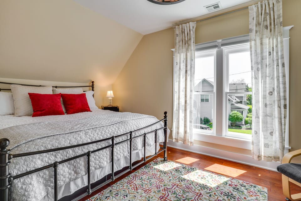 Bedroom 1 | King Bed