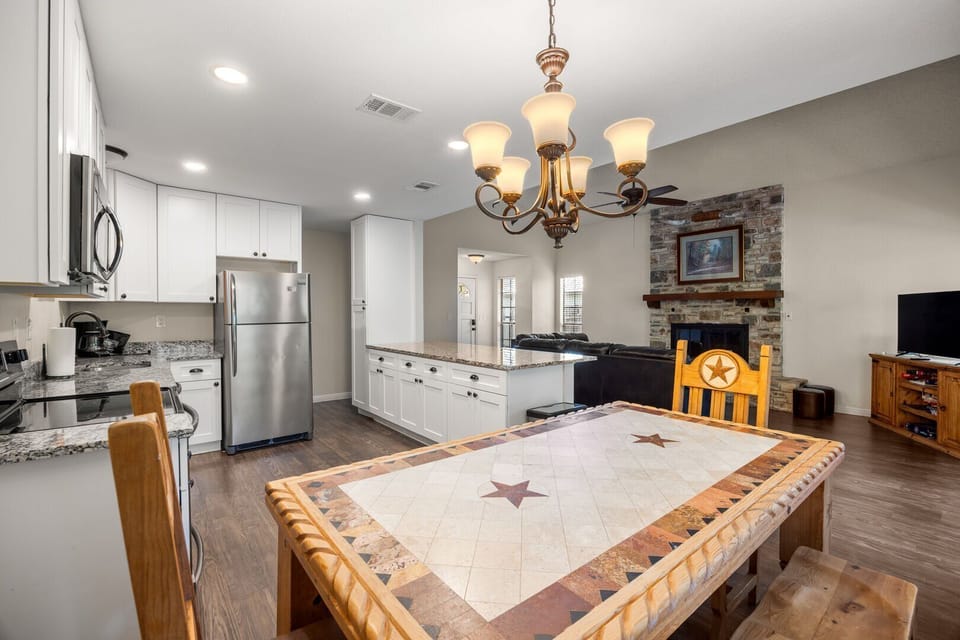 Kitchen + dining area