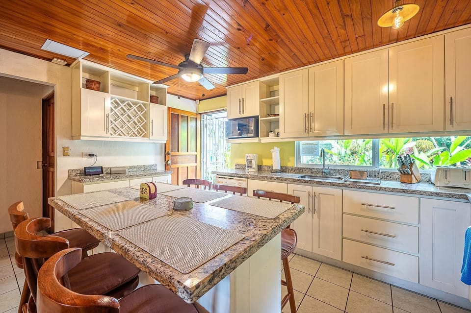 Villa Jaco Sol 4 bdr resort & pool near the beach (1071)