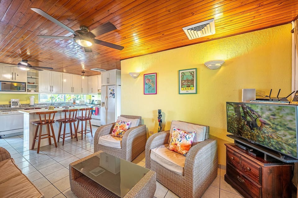 Villa Jaco Sol 4 bdr resort & pool near the beach (1100)