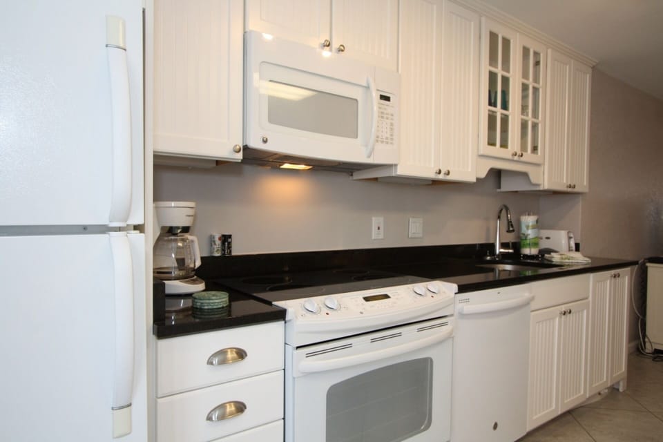 Fully equipped kitchen with  all major appliances