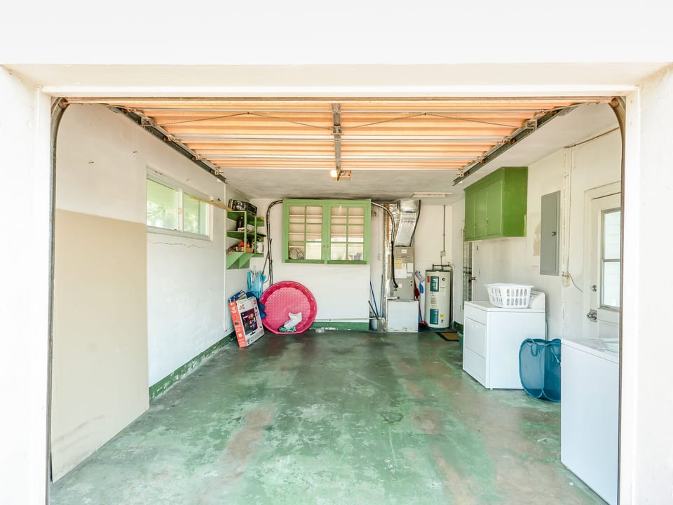 Garage (1 Small Vehicle)