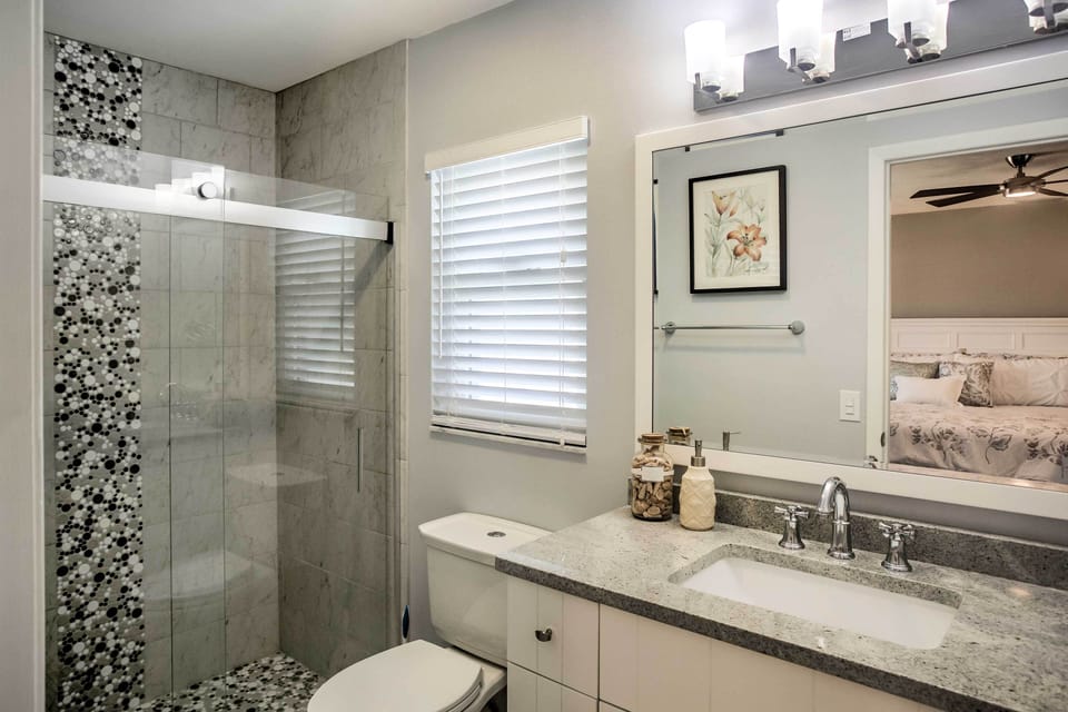 En-Suite Bathroom | Linens & Towels