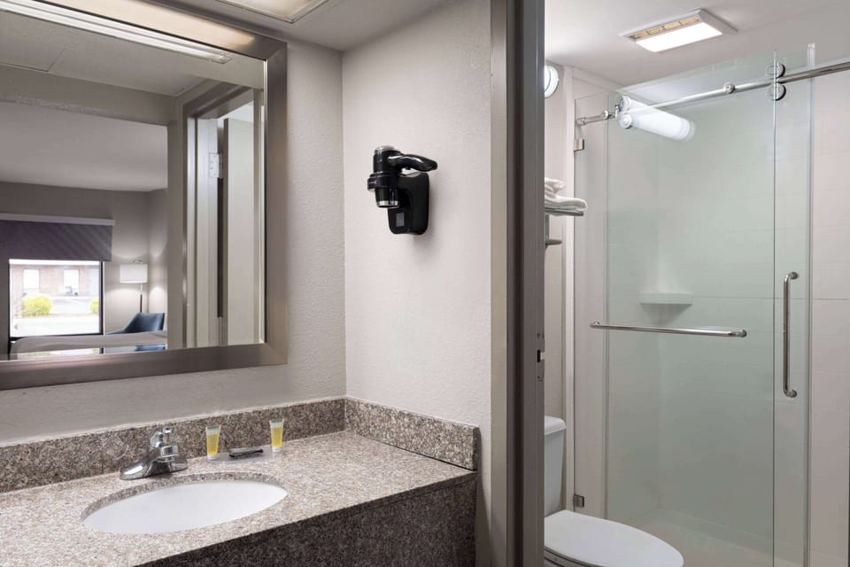 Hair dryer, towels