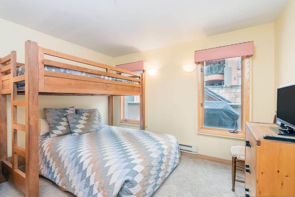 Captain's Bunk Room