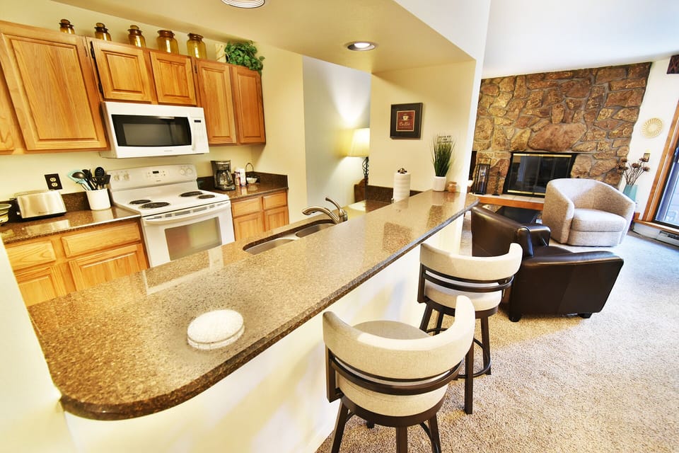 Kitchen and Bar - Kitchen and Bar