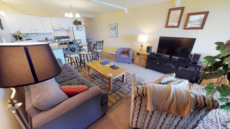 Living Area with Flatscreen - Living Area with Flatscreen