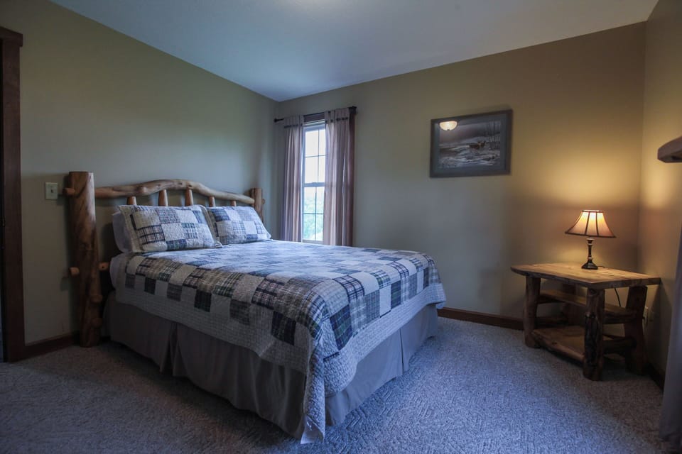 Deer Run Downstairs Bedroom