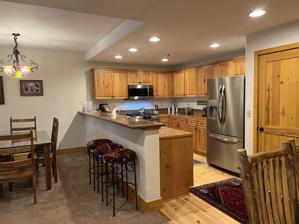 Kitchen bar 2
