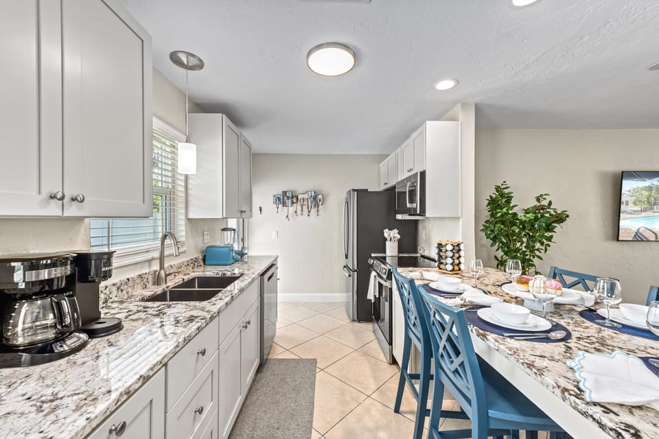 From morning brews to post-beach smoothies, this setup has your cravings covered.