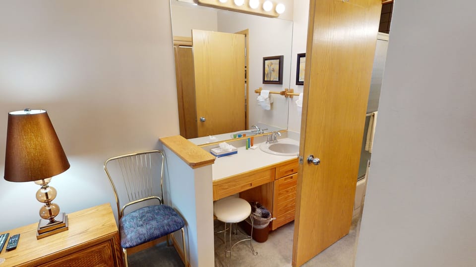 Vanity Dressing Area - Vanity Dressing Area