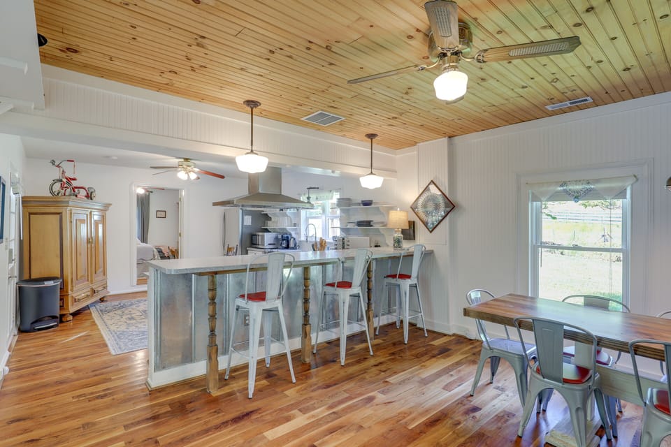 Kitchen | Toaster | Trash Bags & Paper Towels