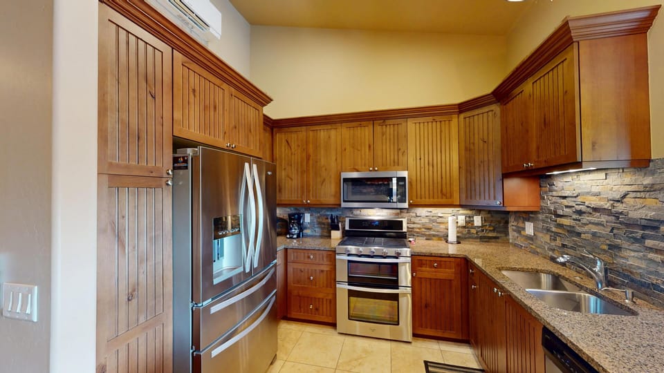 Fully Equipped Kitchen with Regular and Keurig Coffee Makers - Fully Equipped Kitchen with Regular and Keurig Coffee Makers