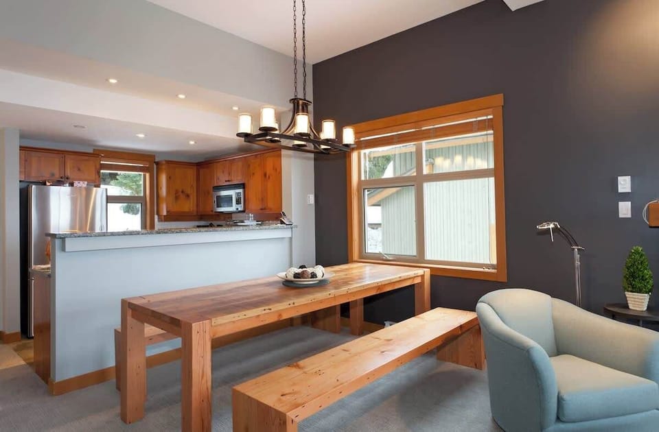 Dining/Kitchen Area