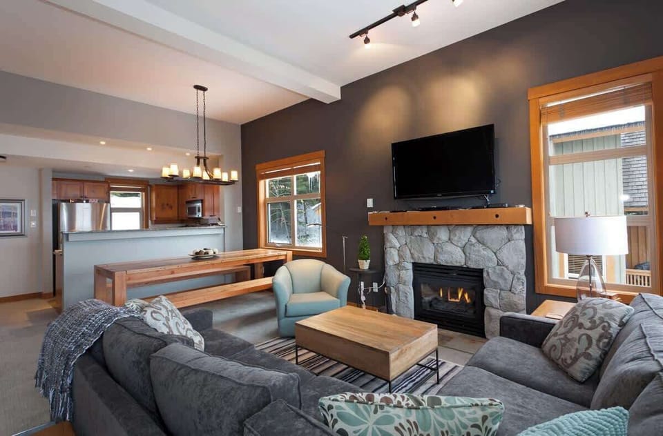 Living/Dining Area