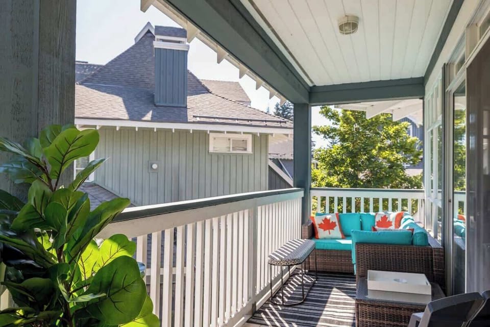 Deck with views & Patio Furniture