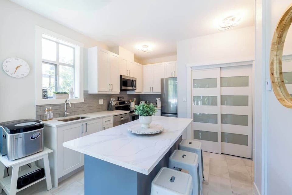Kitchen/Dining Area