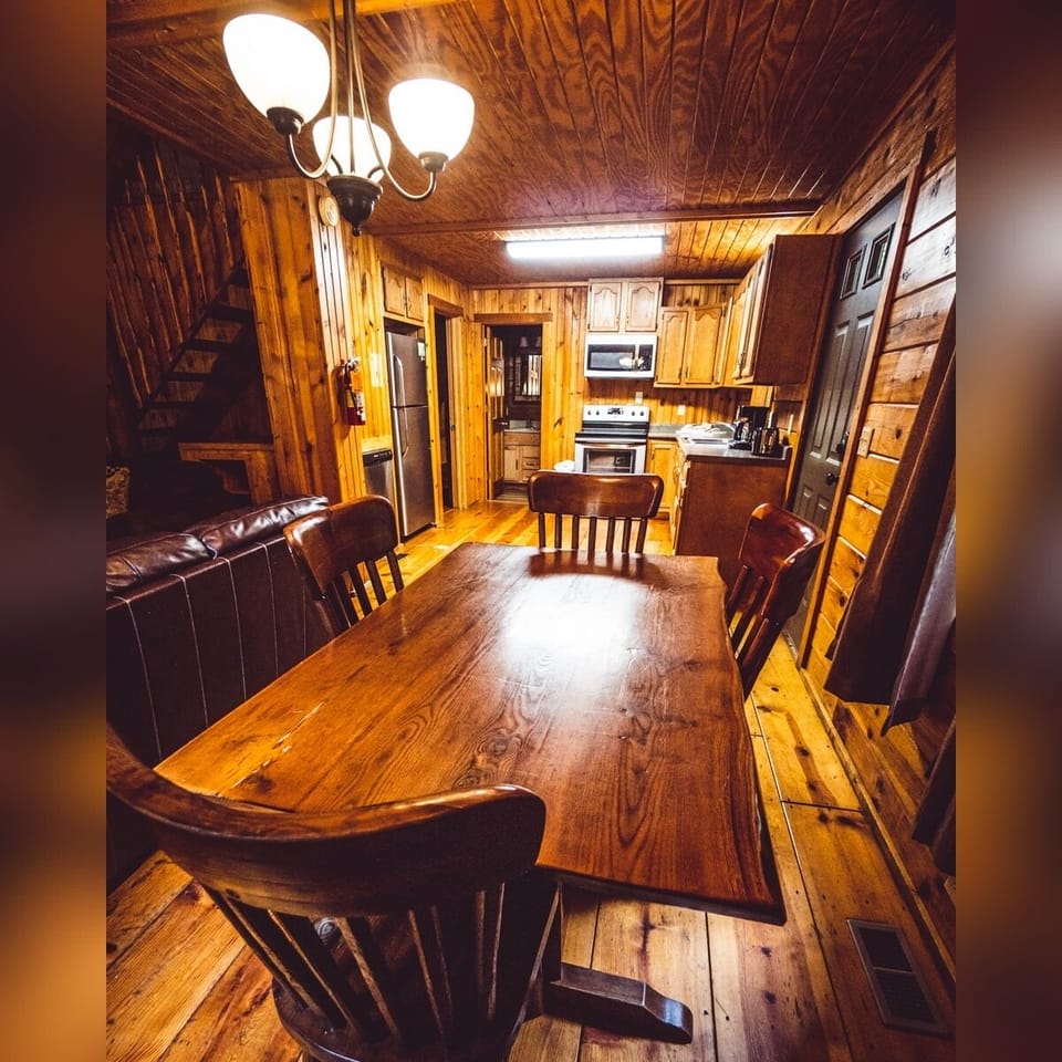 Oakridge Dining Area