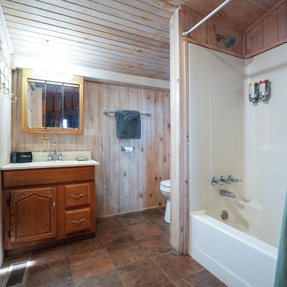 Settler Bathroom