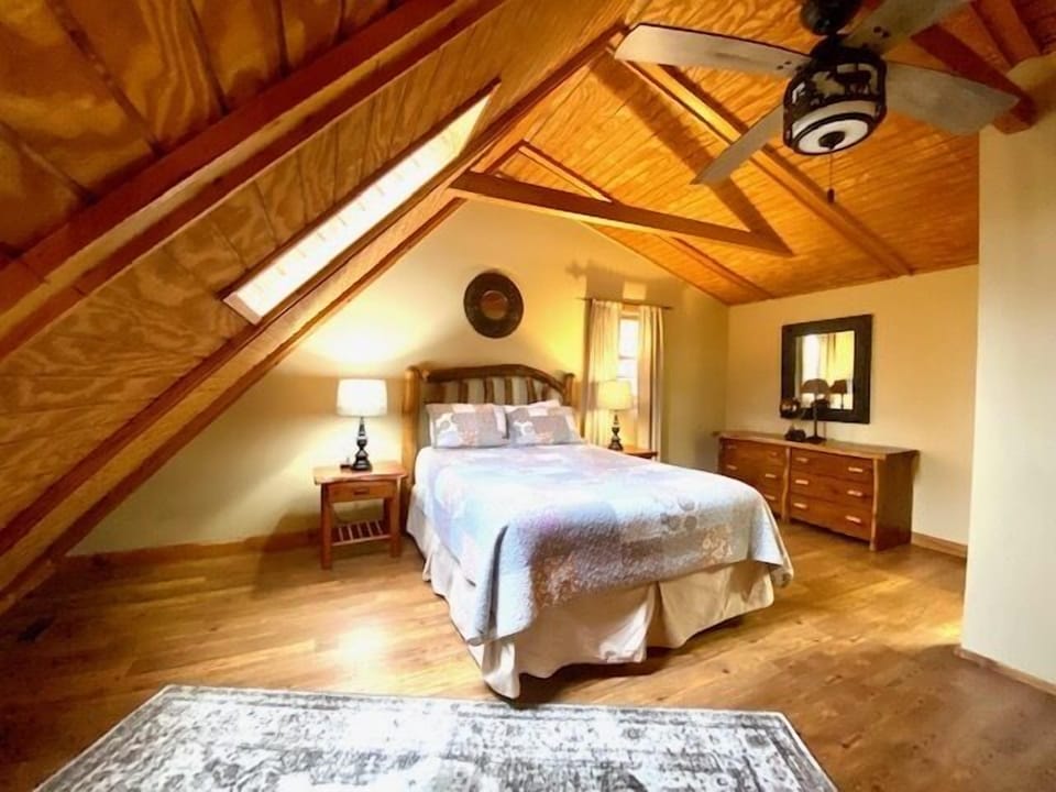 Pine Creek Upstairs Bedroom