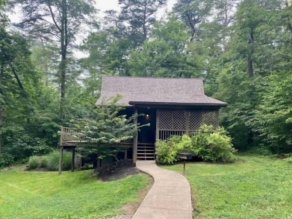 Laurelwood Entrance