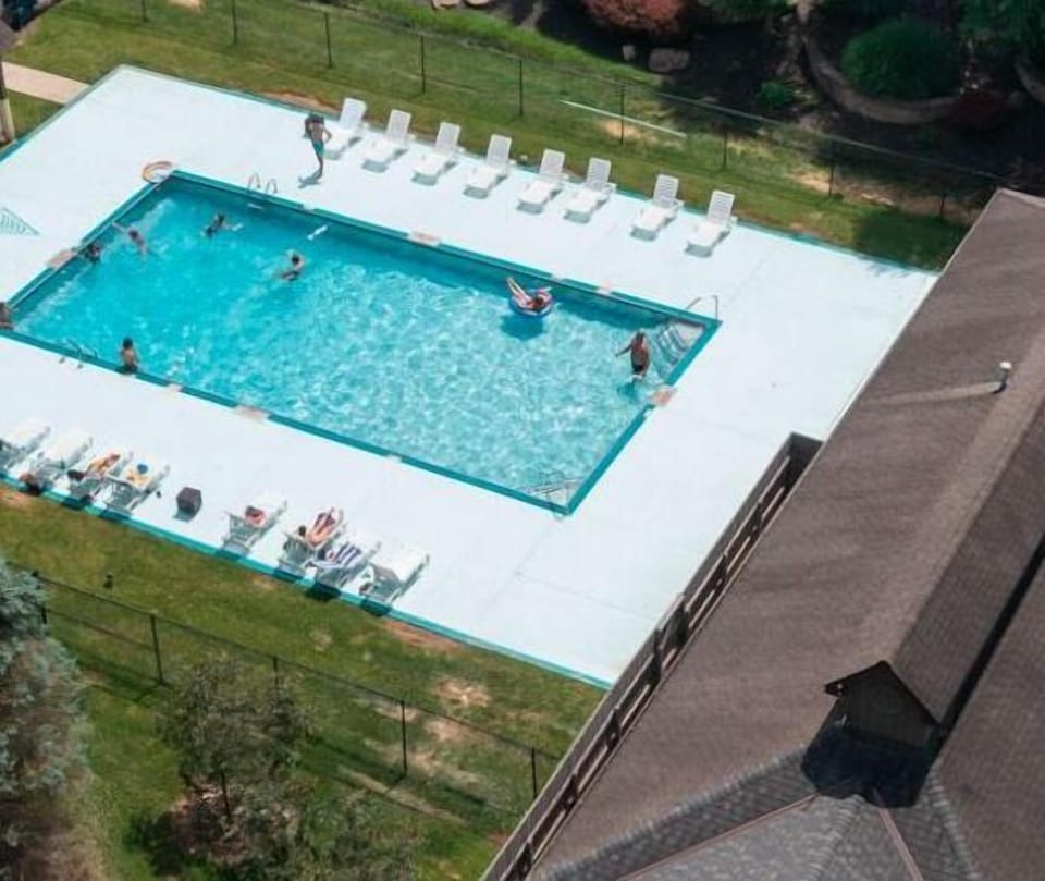 Shared Seasonal Pool