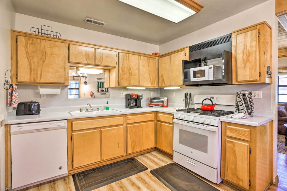 Kitchen | Drip Coffee Maker | Complimentary Spices
