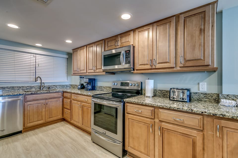Gorgeous kitchen with everything you need