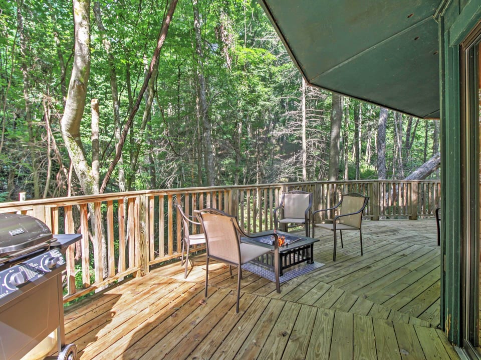 Furnished Deck | Charcoal Grill | Fire Pit
