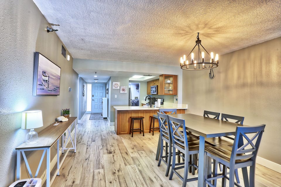 Dining/Kitchen Area