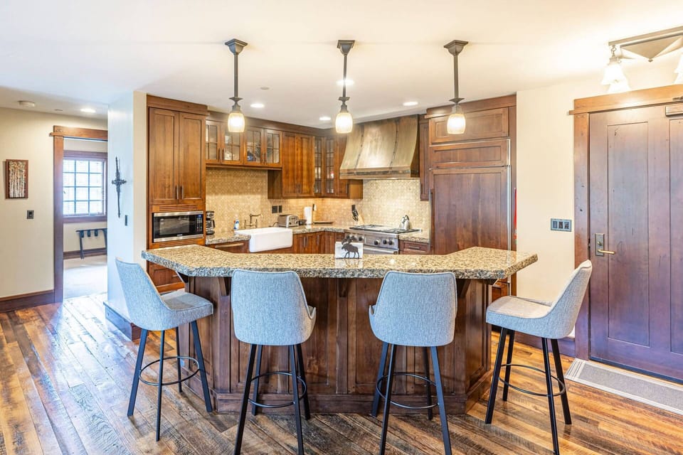 Deer Valley Vacation Rental with Wolf Range, Fully equipped gourmet kitchen with breakfast bar.