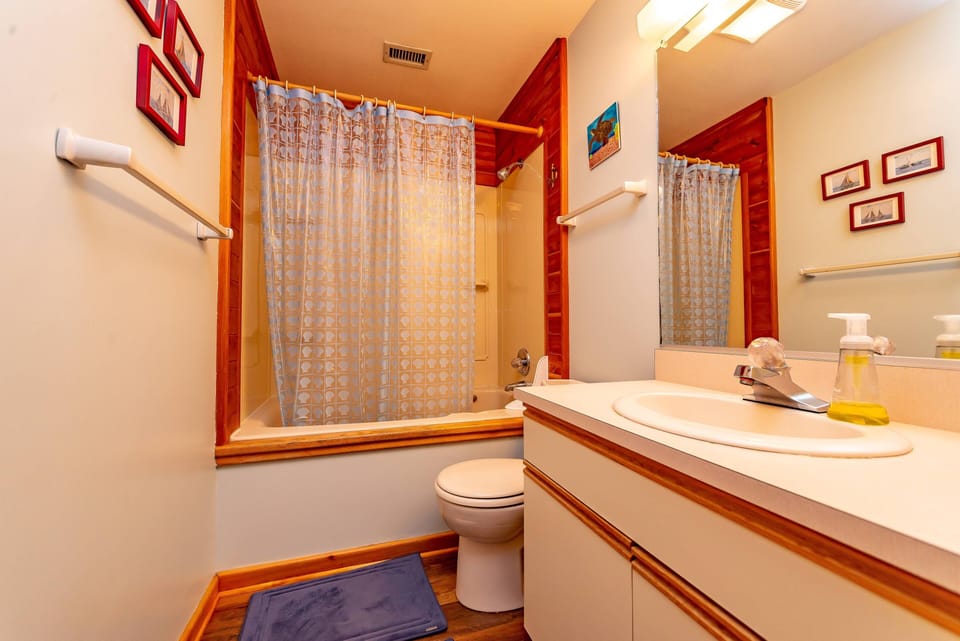 Upper Level Bath