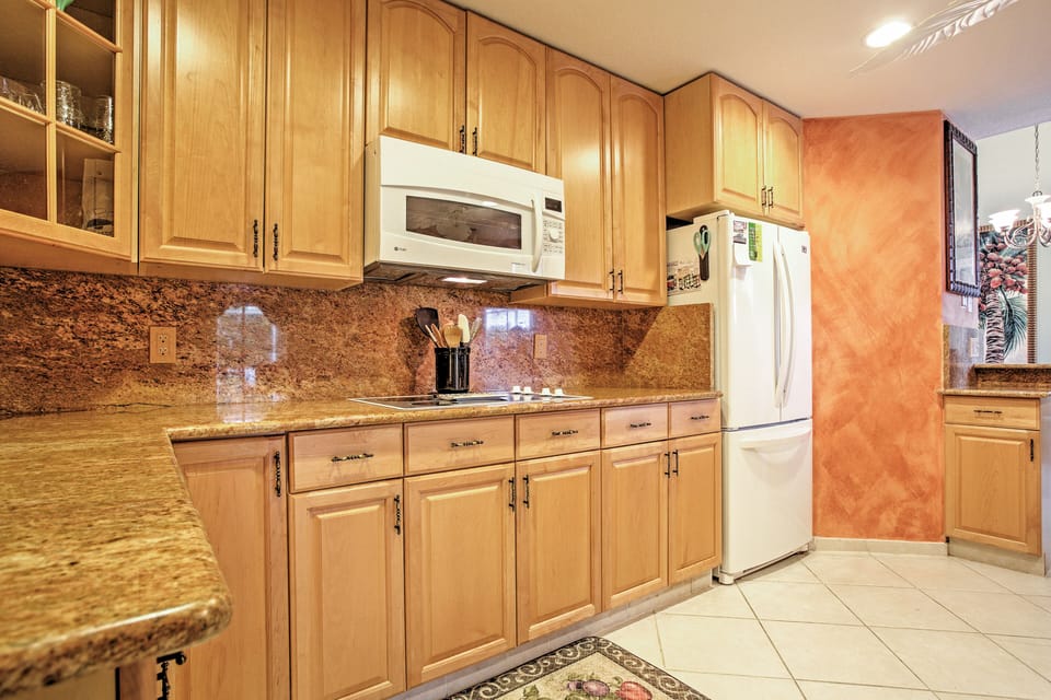 Kitchen | Fully Equipped w/ Cooking Basics