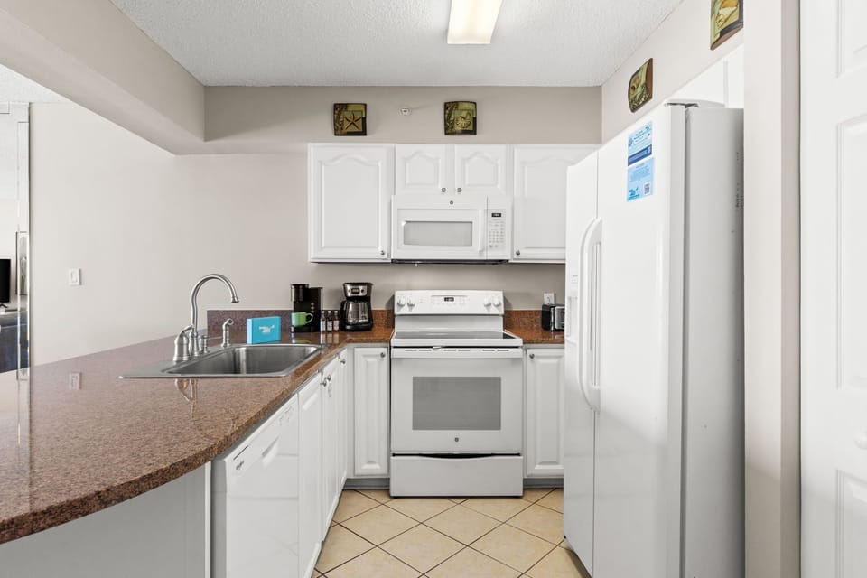 Kitchen - Fully equipped kitchen to prepare delicious meals.