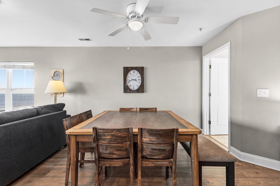 Dining Area - Dining table located next to the kitchen, a space for meals and gathering during your stay.