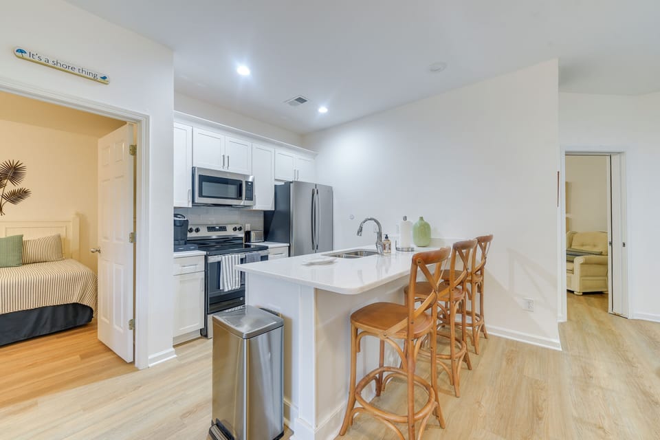 Kitchen | Keurig Coffee Maker | Newly Updated