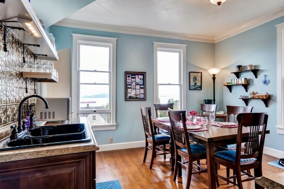 Kitchen | Fully Equipped | Dining Area | Dishwasher | Cooking Basics