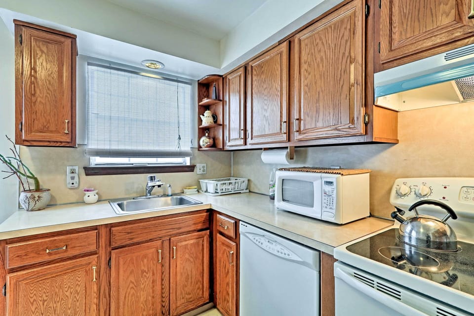 Kitchen | Dishware & Flatware Provided