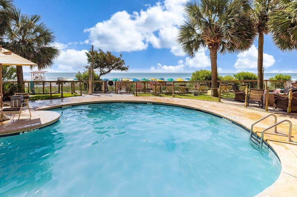 Oceanfront pool