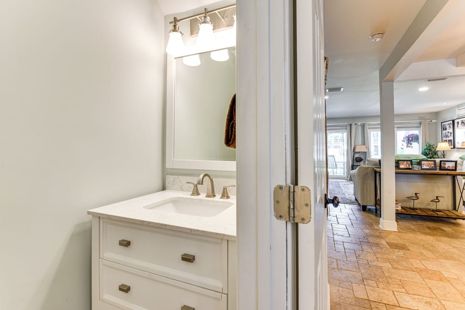Half Bathroom | 1st Floor