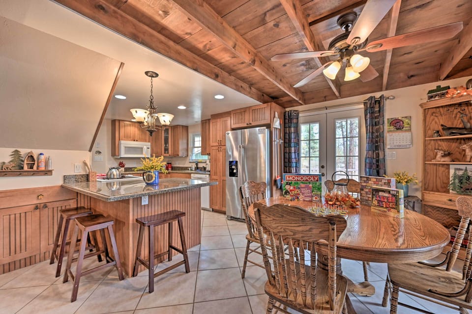 Kitchen | Breakfast Table