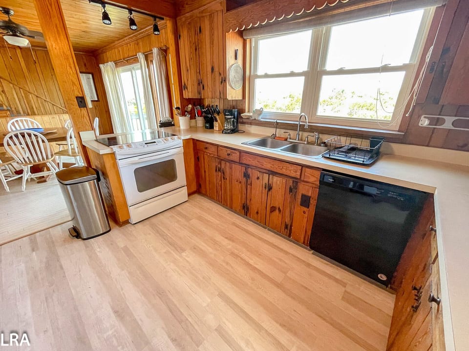 Kitchen -10