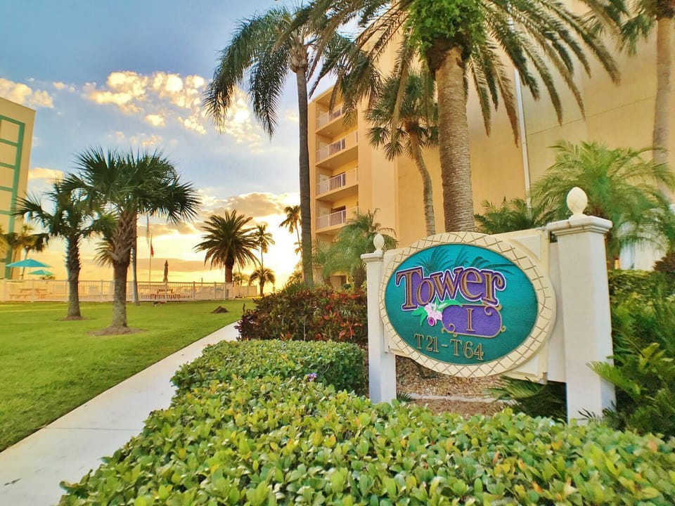 Jamaica Royale building entrance with decorative signage and palm trees