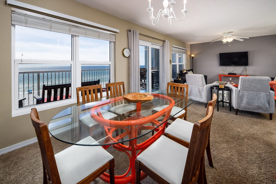 Dining Area - Enjoy your favorite meals with a view!