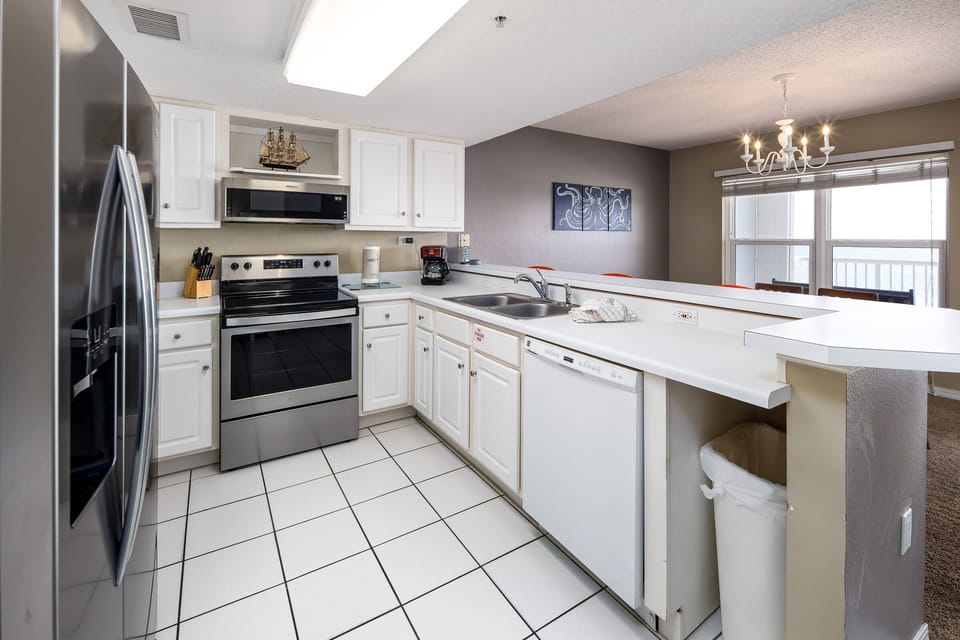 Kitchen - All appliances and cookware included!
