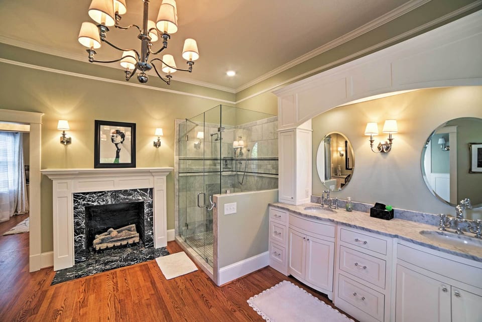 Full Bathroom | Hair Dryer | Fireplace (Decorative)